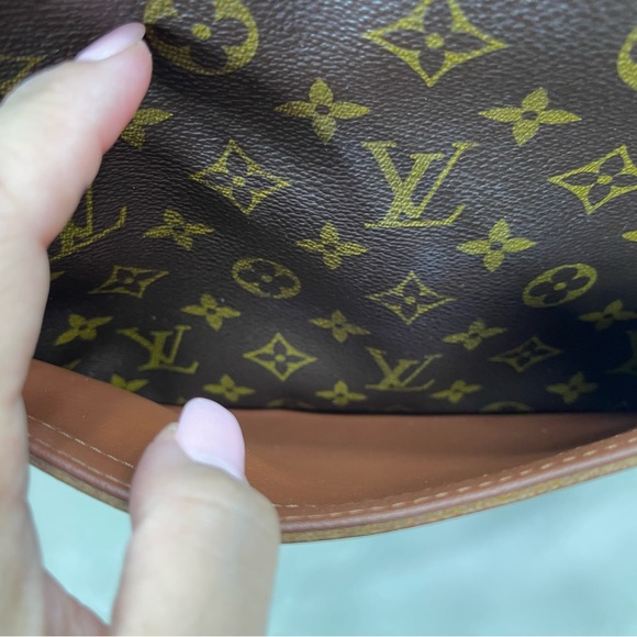 Lv Jeunfile Crossbody Bag - Picture 9 of 16